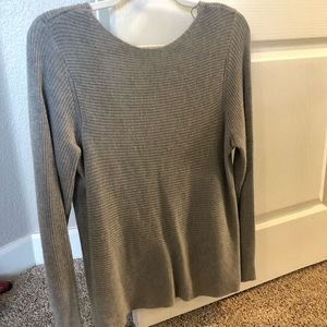 Sweater Gray Cozy, Sexy Knot Back M EUC